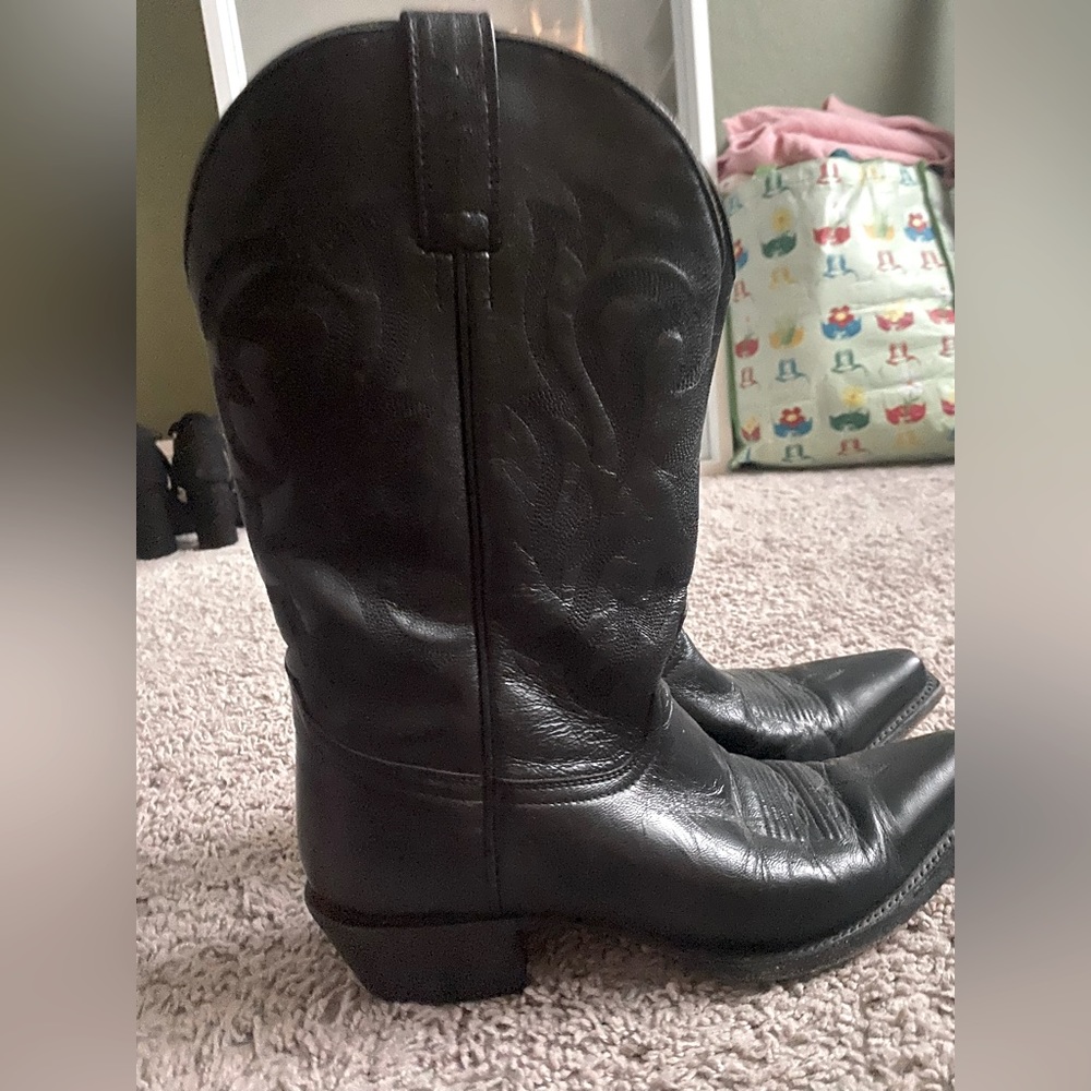 BLACK COWBOY BOOTS